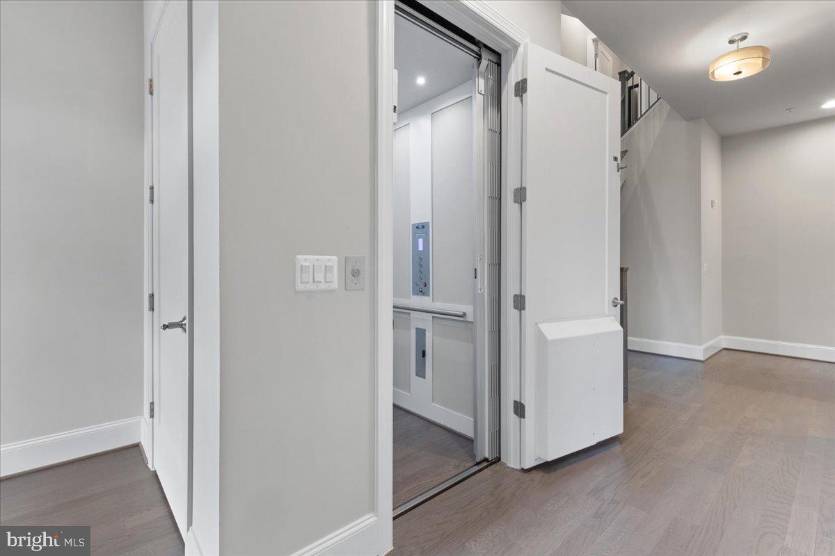 ONE LOUDOUN - Residential