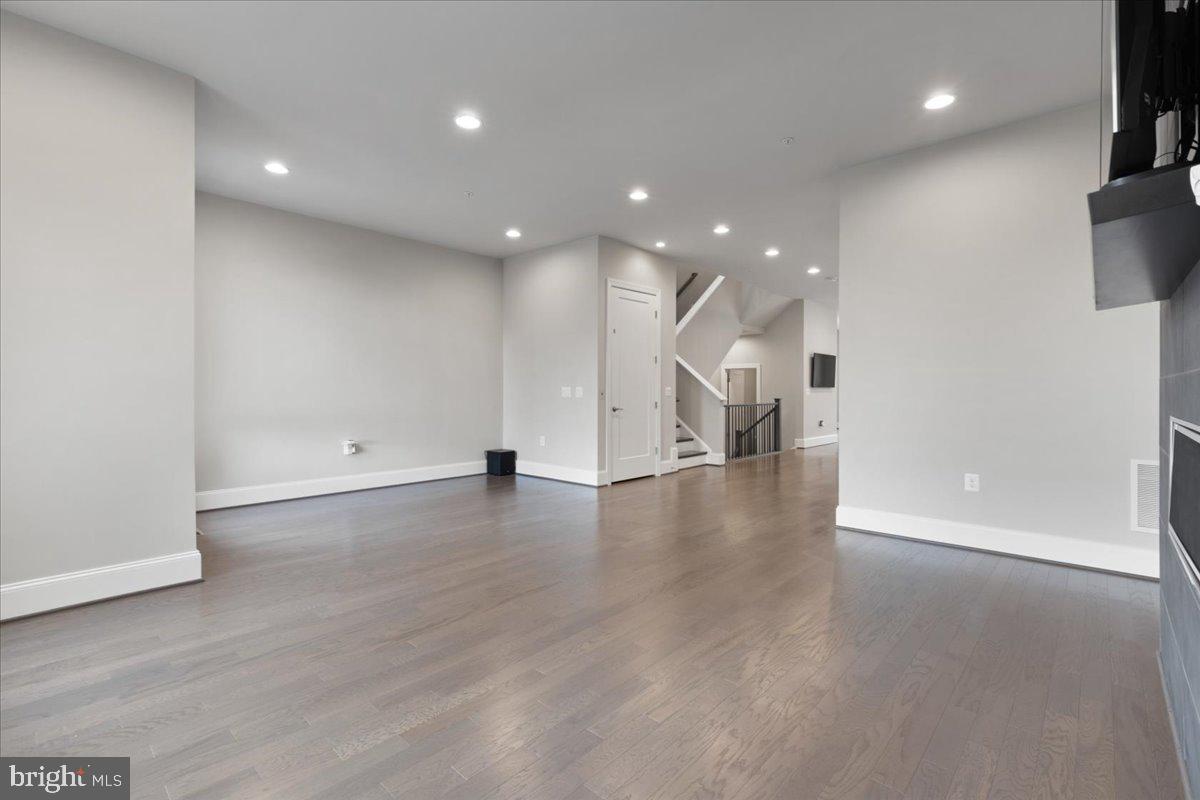 ONE LOUDOUN - Residential