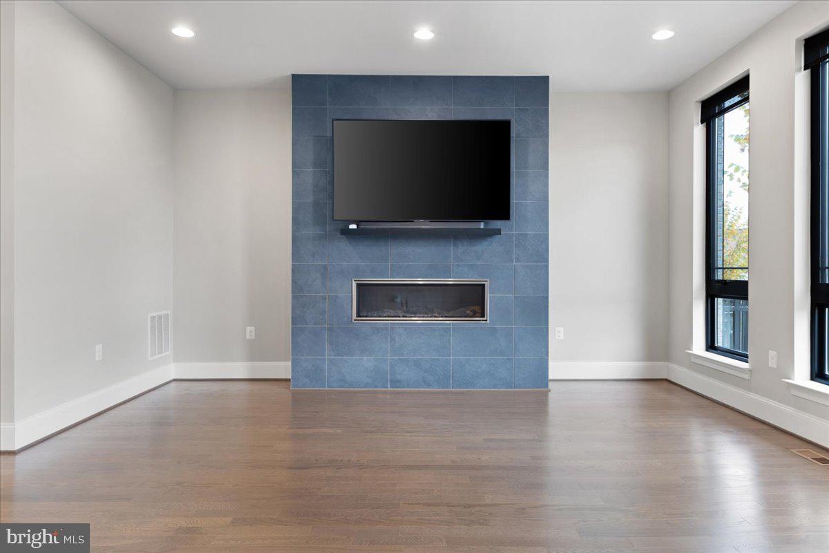 ONE LOUDOUN - Residential