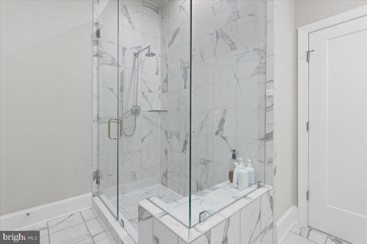ONE LOUDOUN - Residential