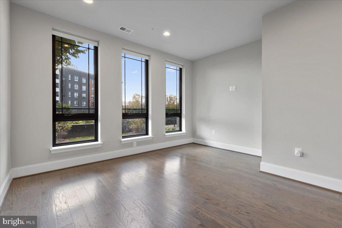 ONE LOUDOUN - Residential