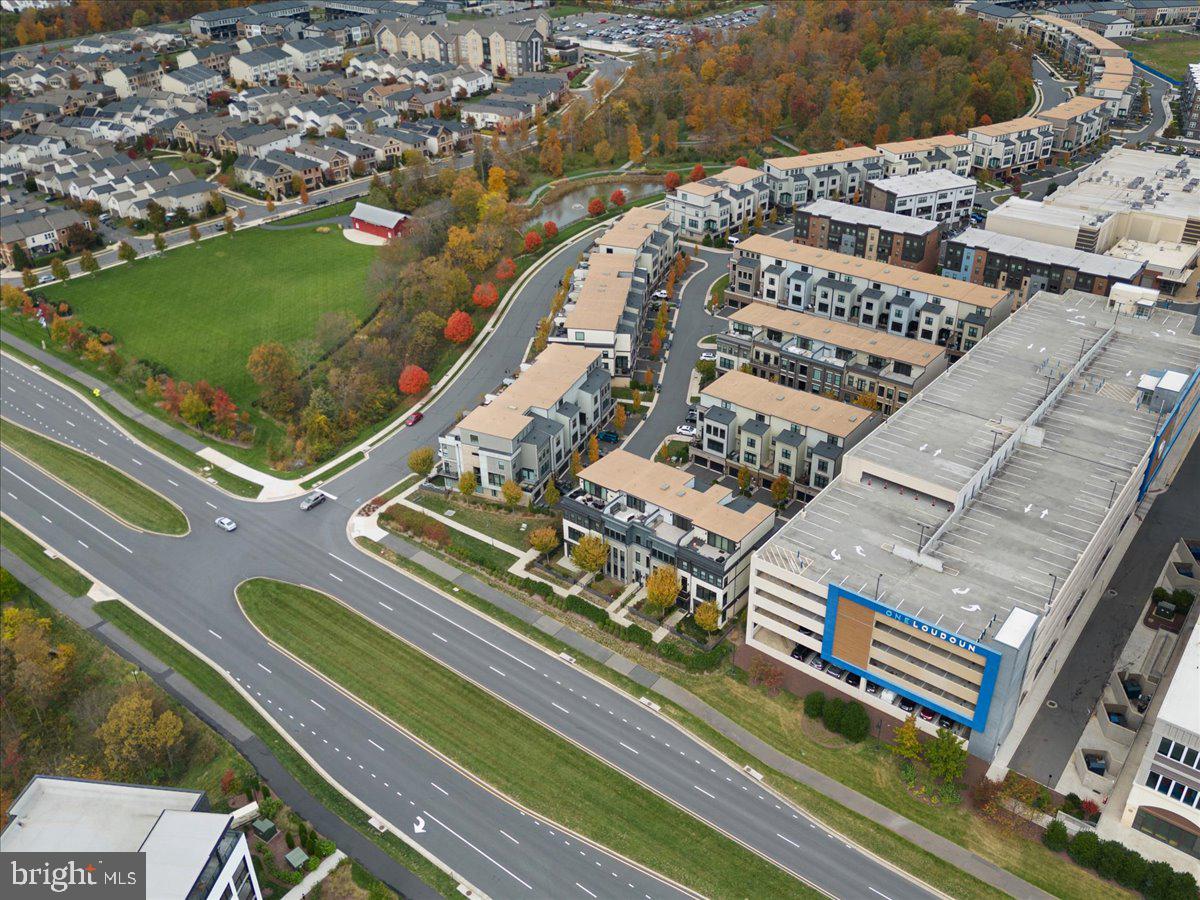 ONE LOUDOUN - Residential