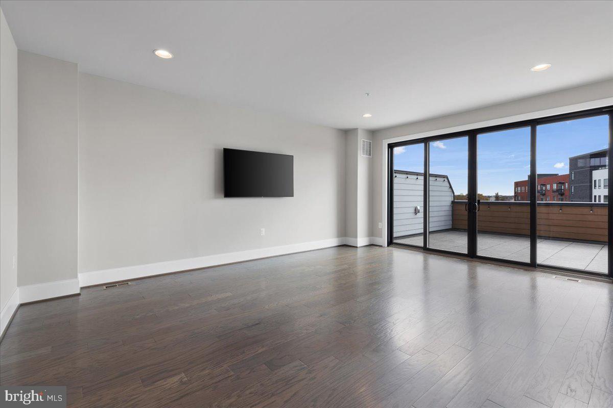 ONE LOUDOUN - Residential