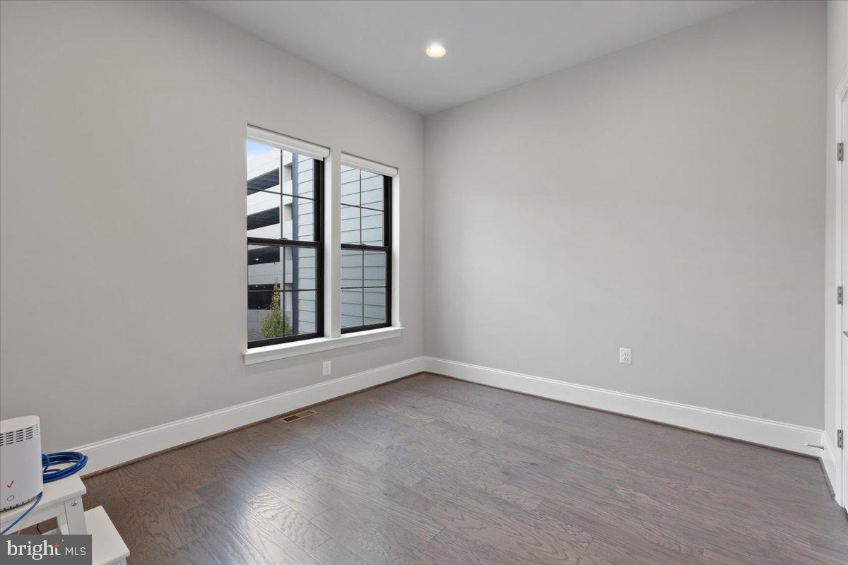 ONE LOUDOUN - Residential