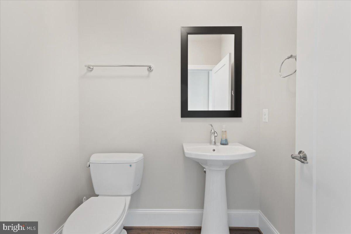 ONE LOUDOUN - Residential