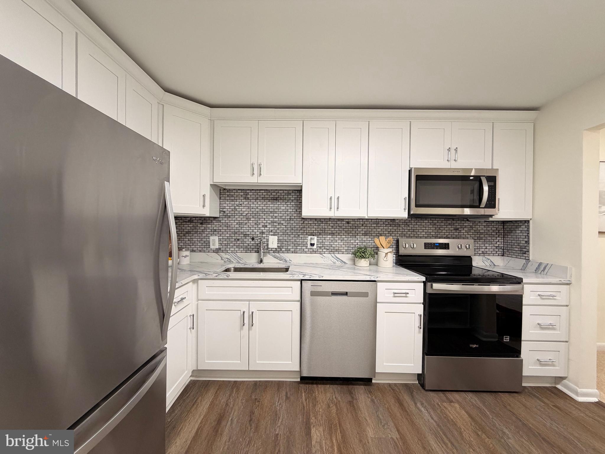 COLUMBIA TOWERS - Residential