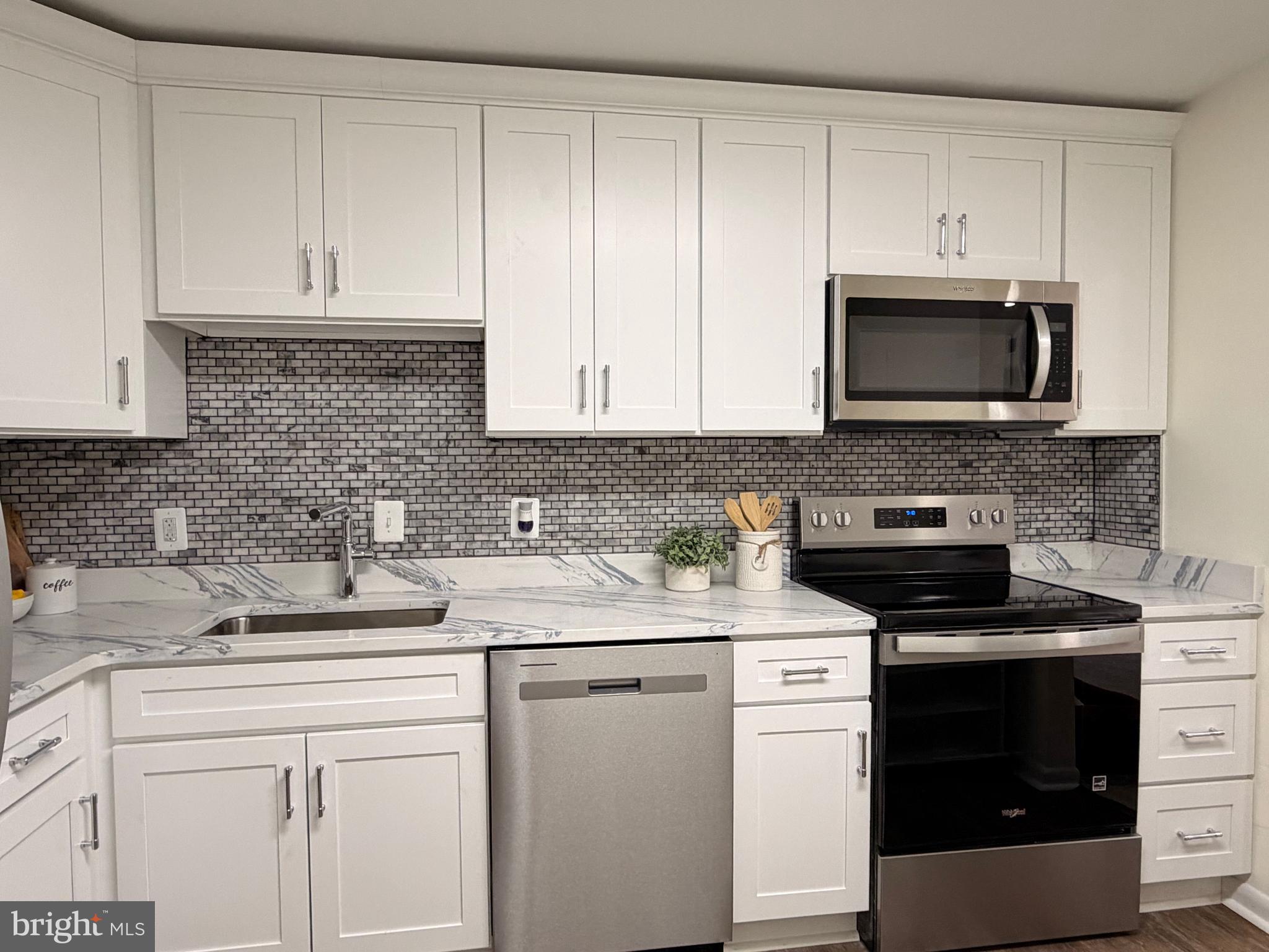 COLUMBIA TOWERS - Residential