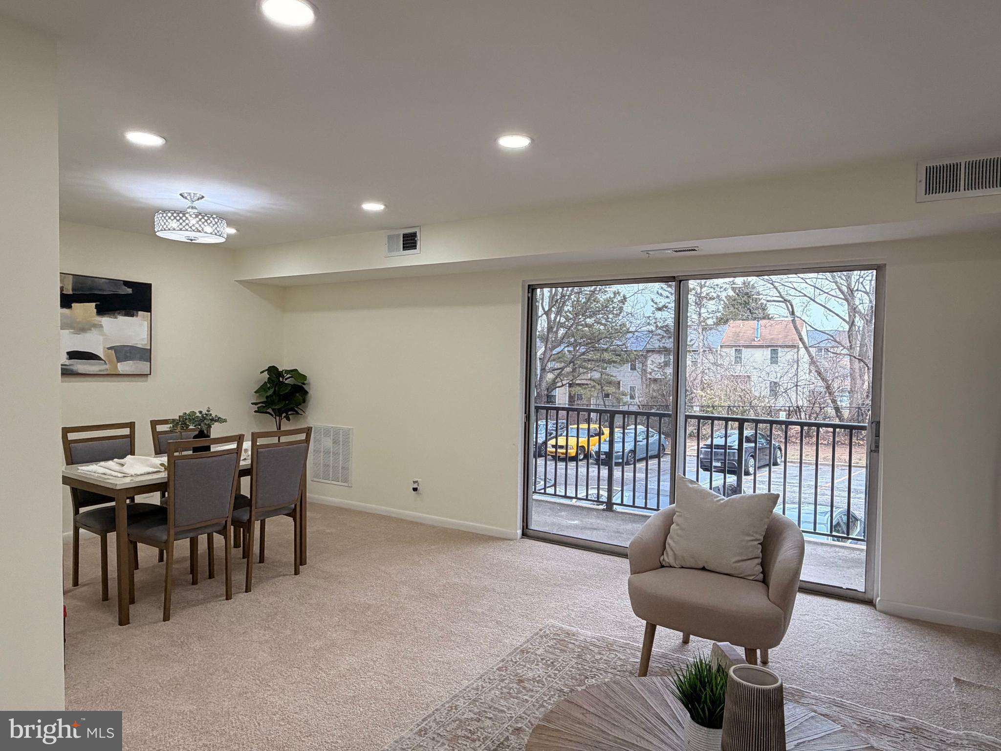 COLUMBIA TOWERS - Residential