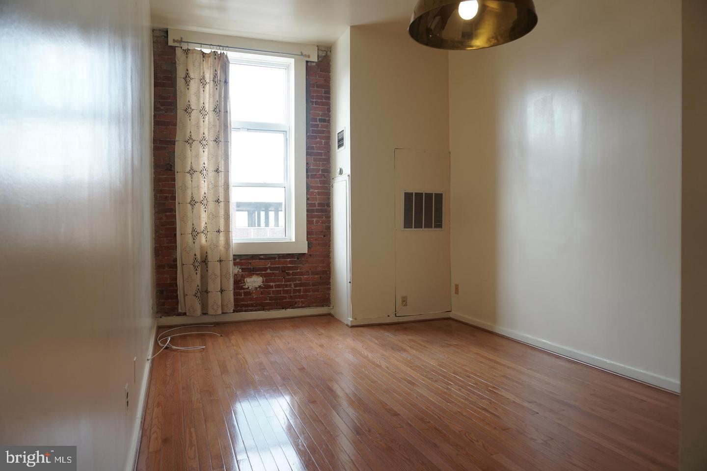 Location, Location and Location.  Located in center city China Town.  Spacious One bedroom, Living room, kitchen, Full bath, and Laundry.  Hardwood floor all over.  Big windows give you bright light.  High ceiling let you feel comfortable.  Convenient for everything,  all kinds of foods, shopping, bus and subway transportation.  Easy to go UPenn, Drexel, Temple University, easy go to NJ by both bus and subway which ever is easier to you. This location has walking distance with tons of restaurants, doctor's offices, shopping and nightlife; and more. It is a nice place to enjoy your life.