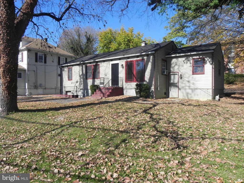 NEW PRICE. Zoned Business Local-BL, ideal for home business/commercial use. Great location for office and retail uses just blocks from 695.