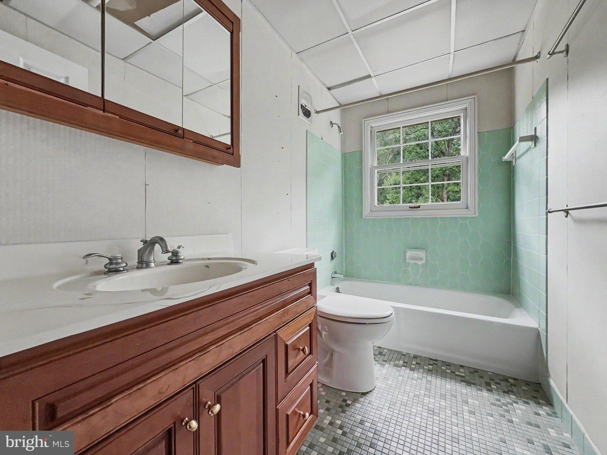 HAMPTON GARDENS - Residential