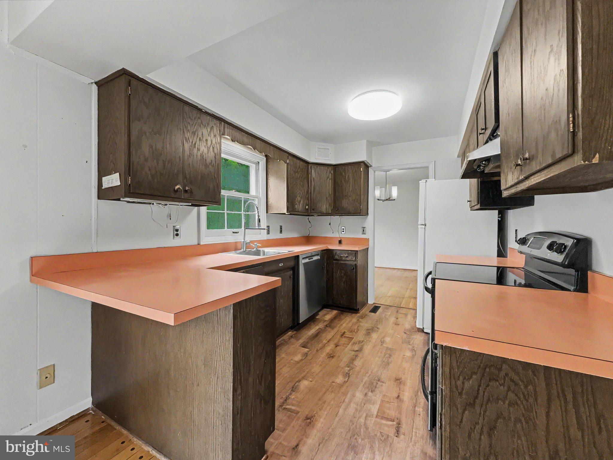 HAMPTON GARDENS - Residential