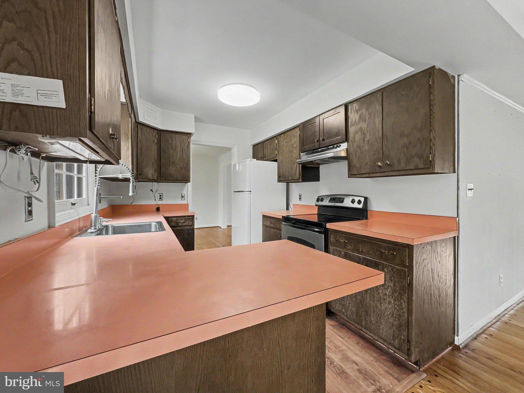 HAMPTON GARDENS - Residential