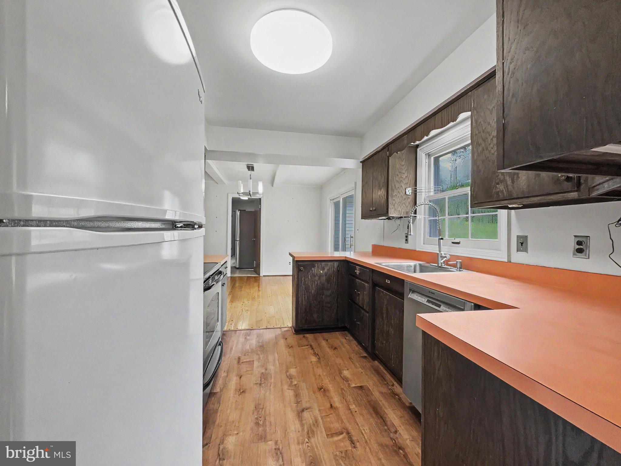 HAMPTON GARDENS - Residential