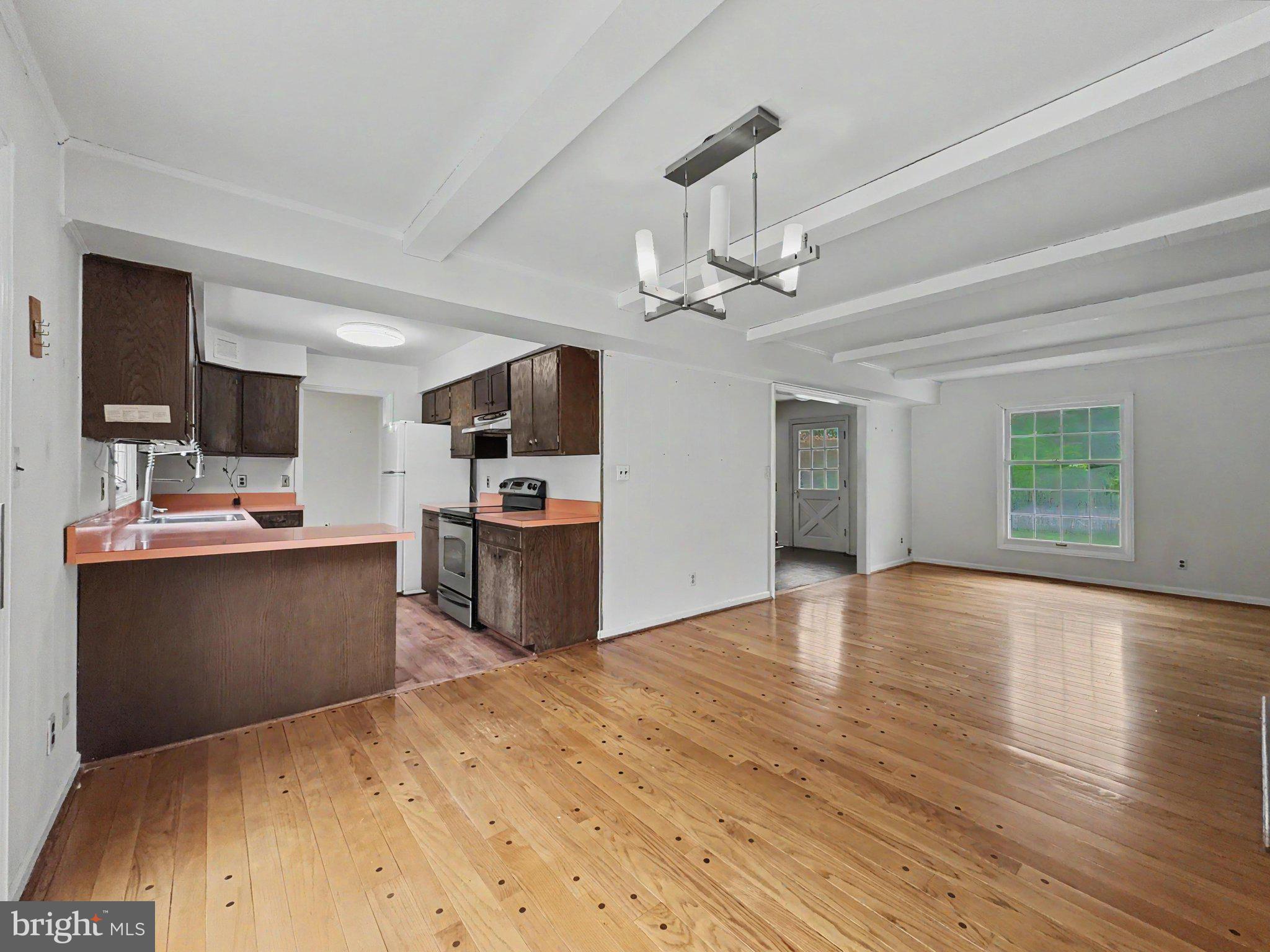 HAMPTON GARDENS - Residential