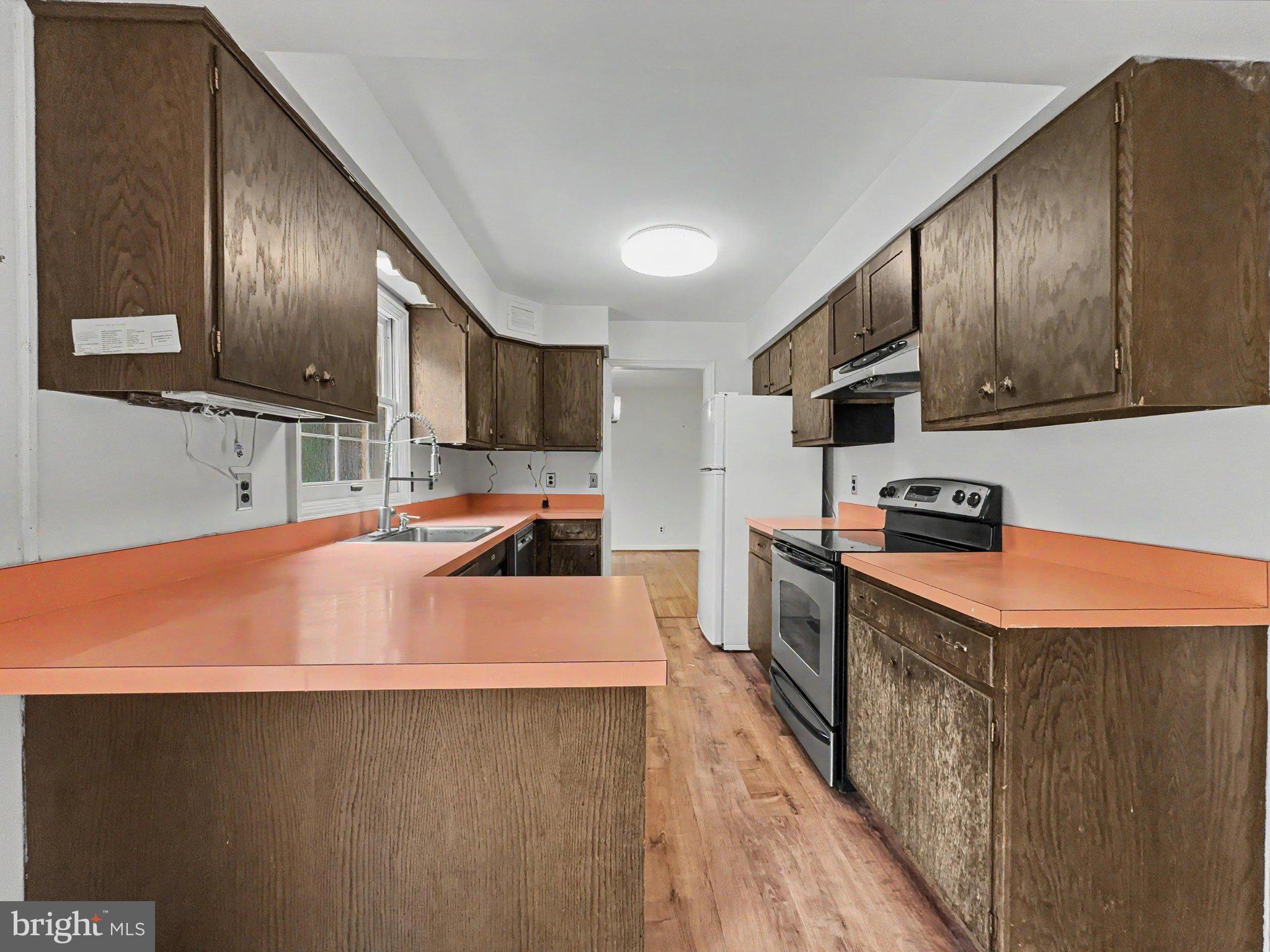 HAMPTON GARDENS - Residential