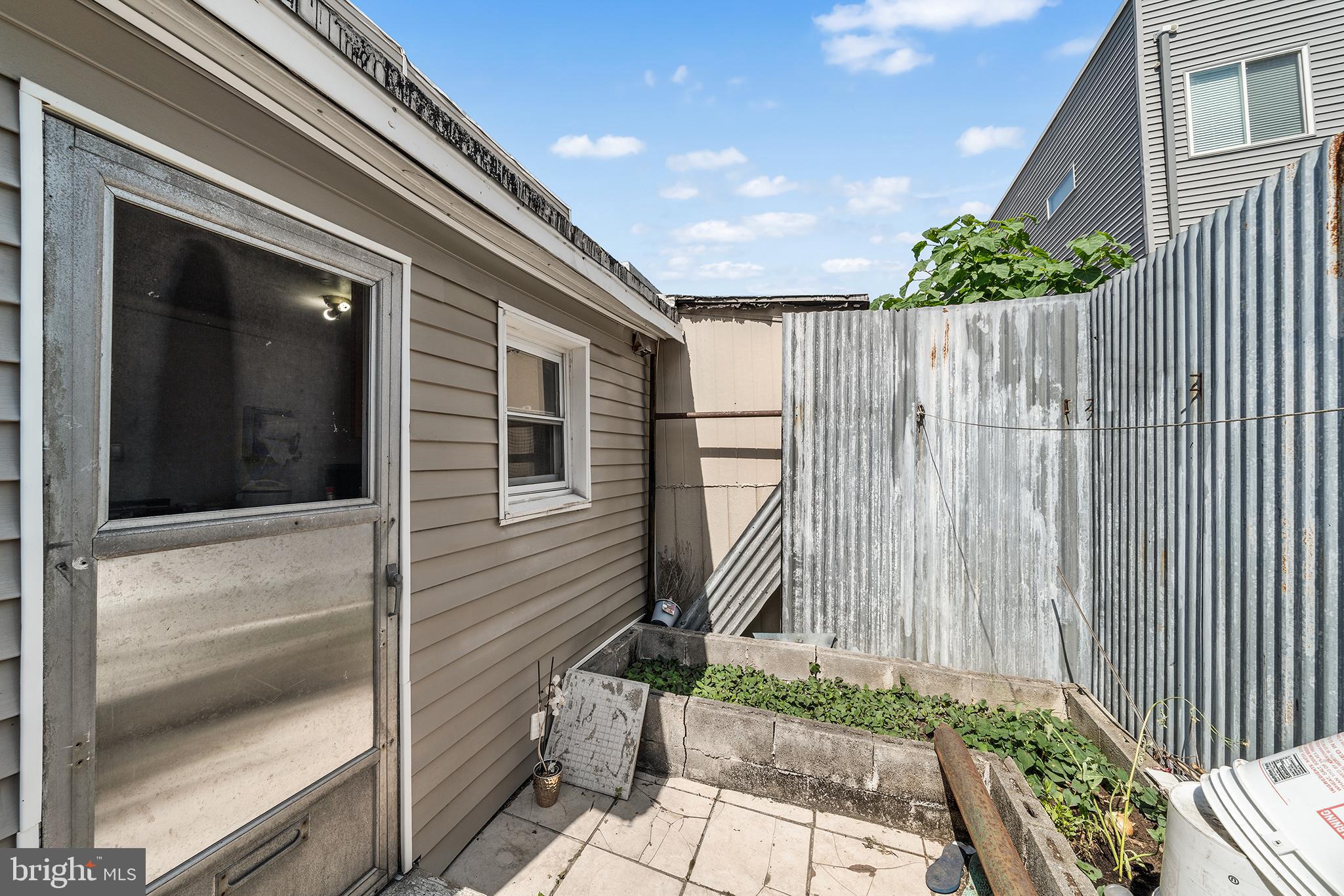 EAST KENSINGTON - Residential