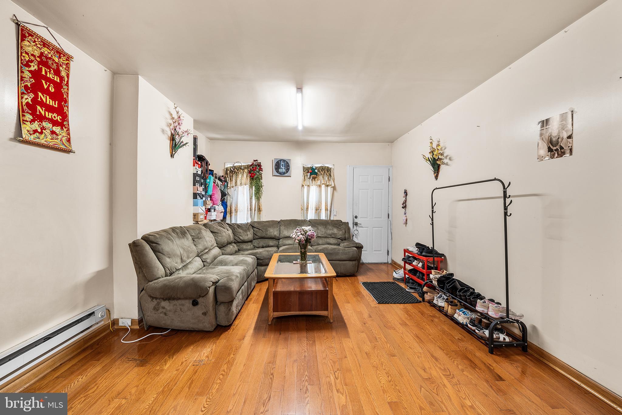 EAST KENSINGTON - Residential