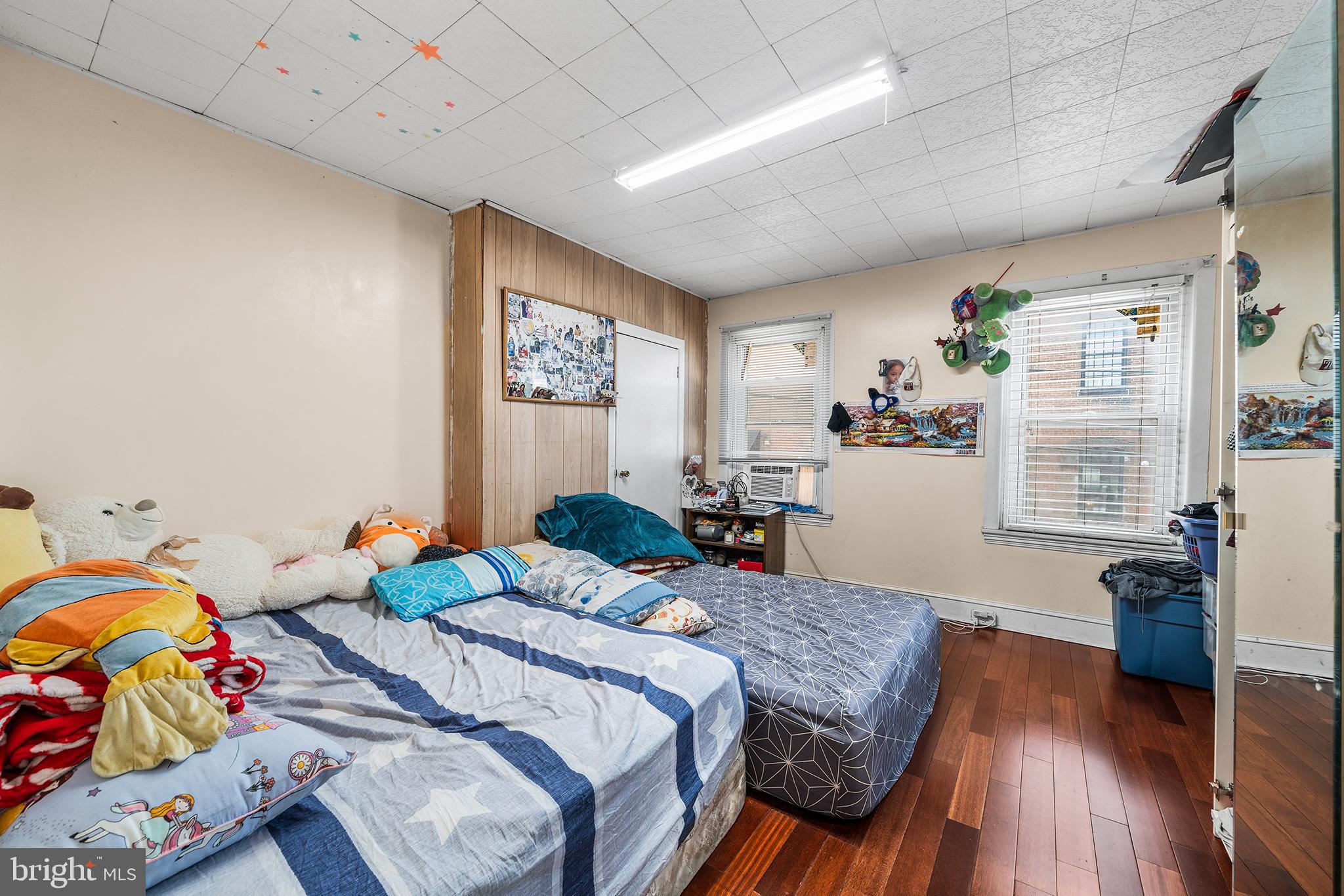 EAST KENSINGTON - Residential