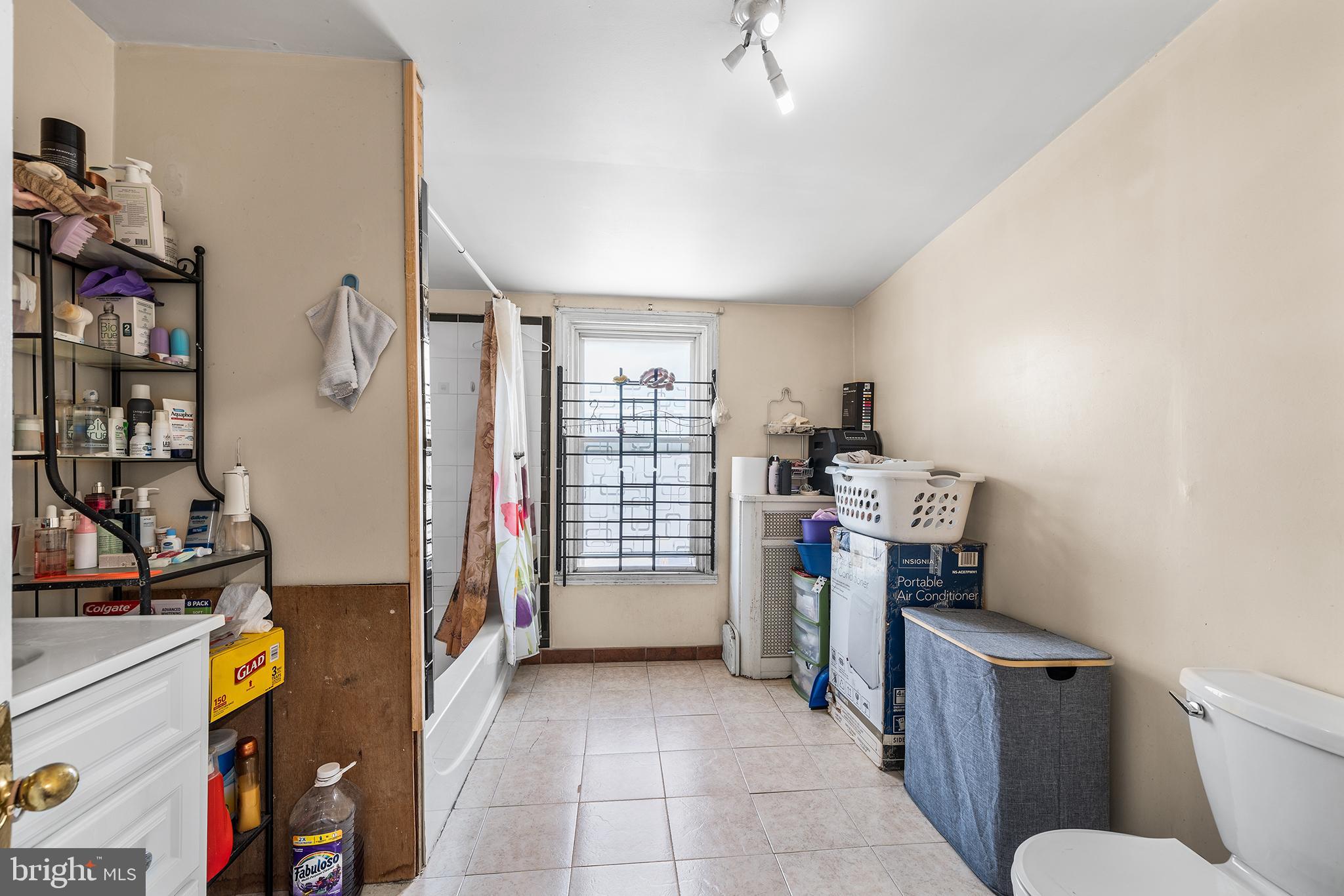 EAST KENSINGTON - Residential