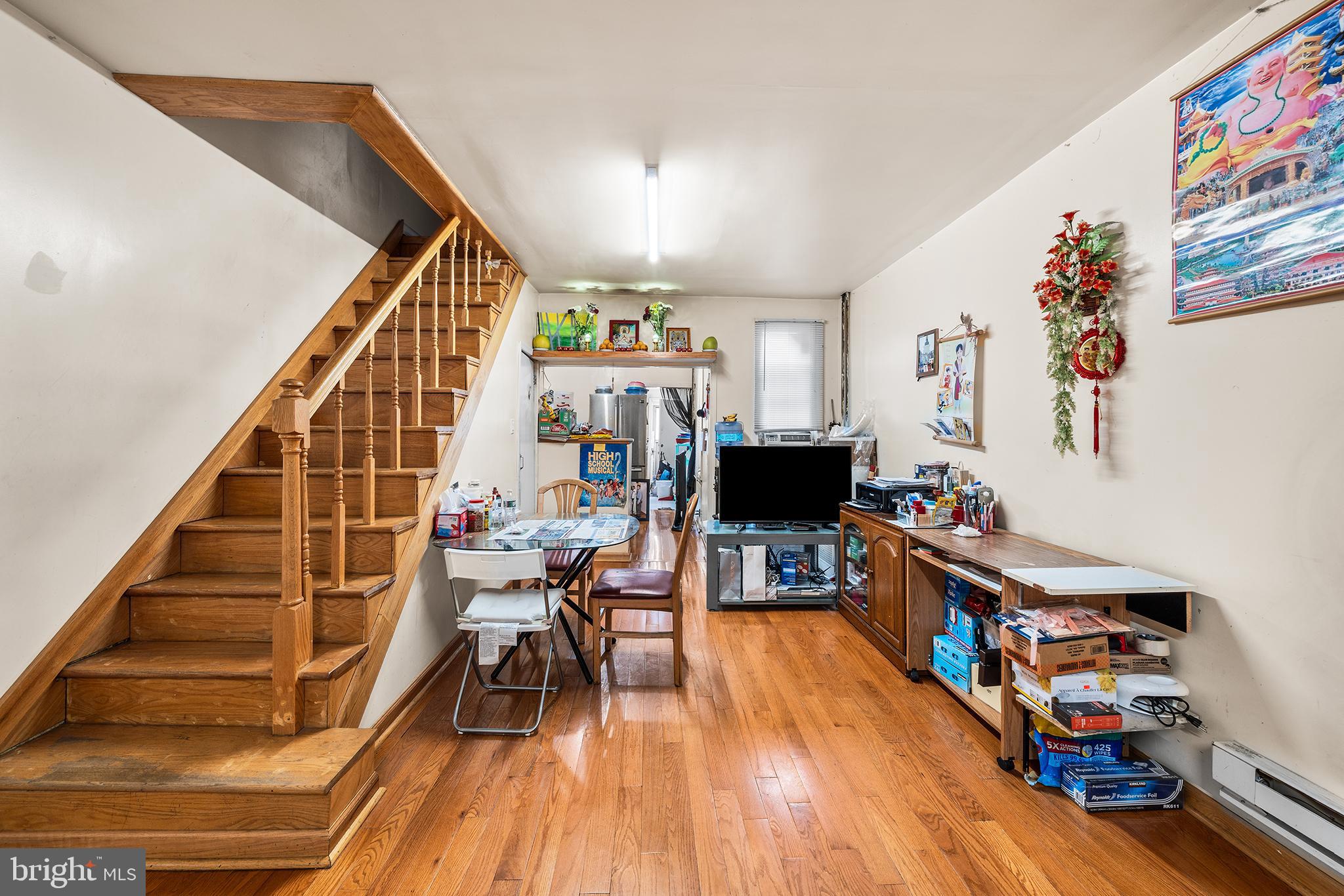 EAST KENSINGTON - Residential