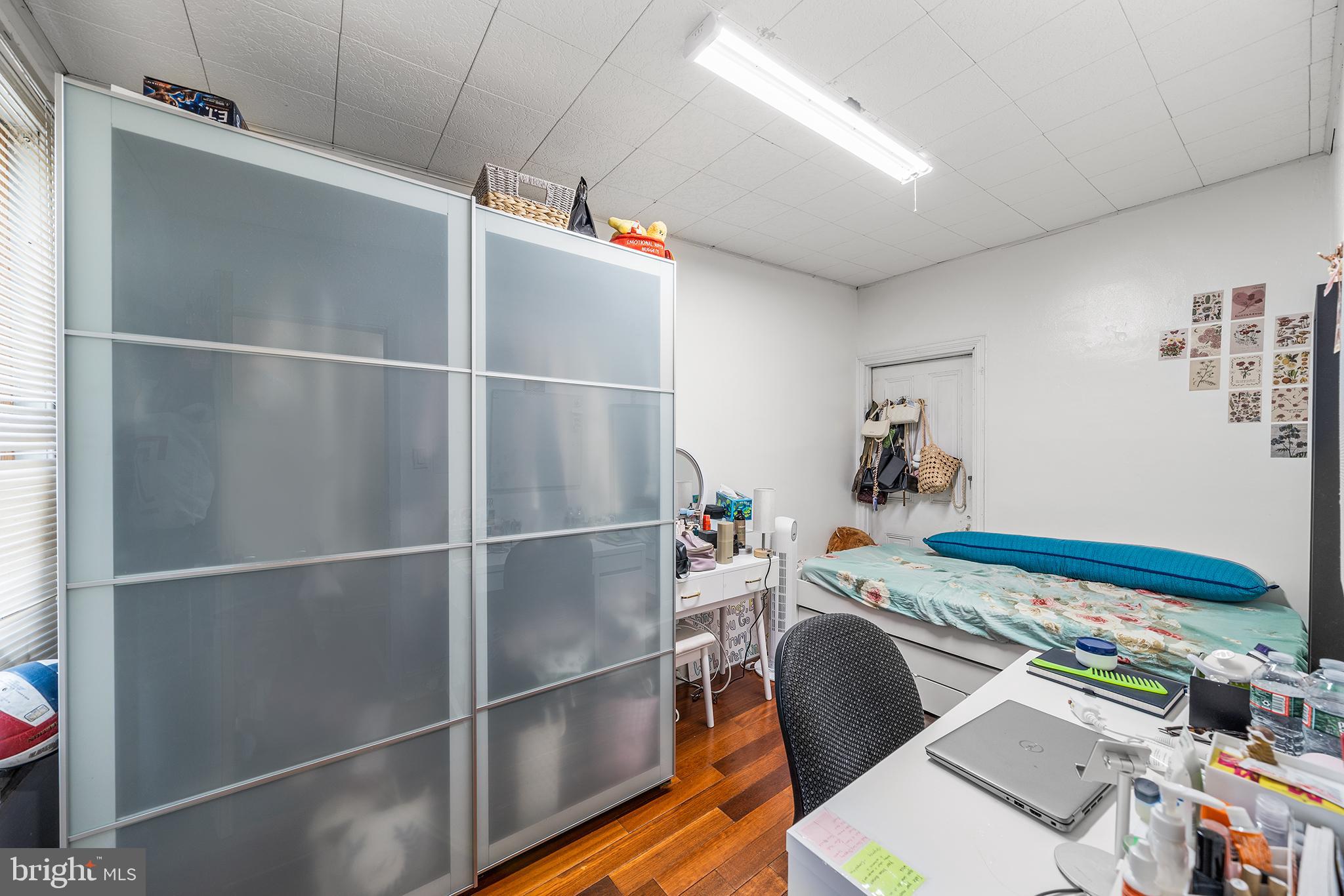 EAST KENSINGTON - Residential