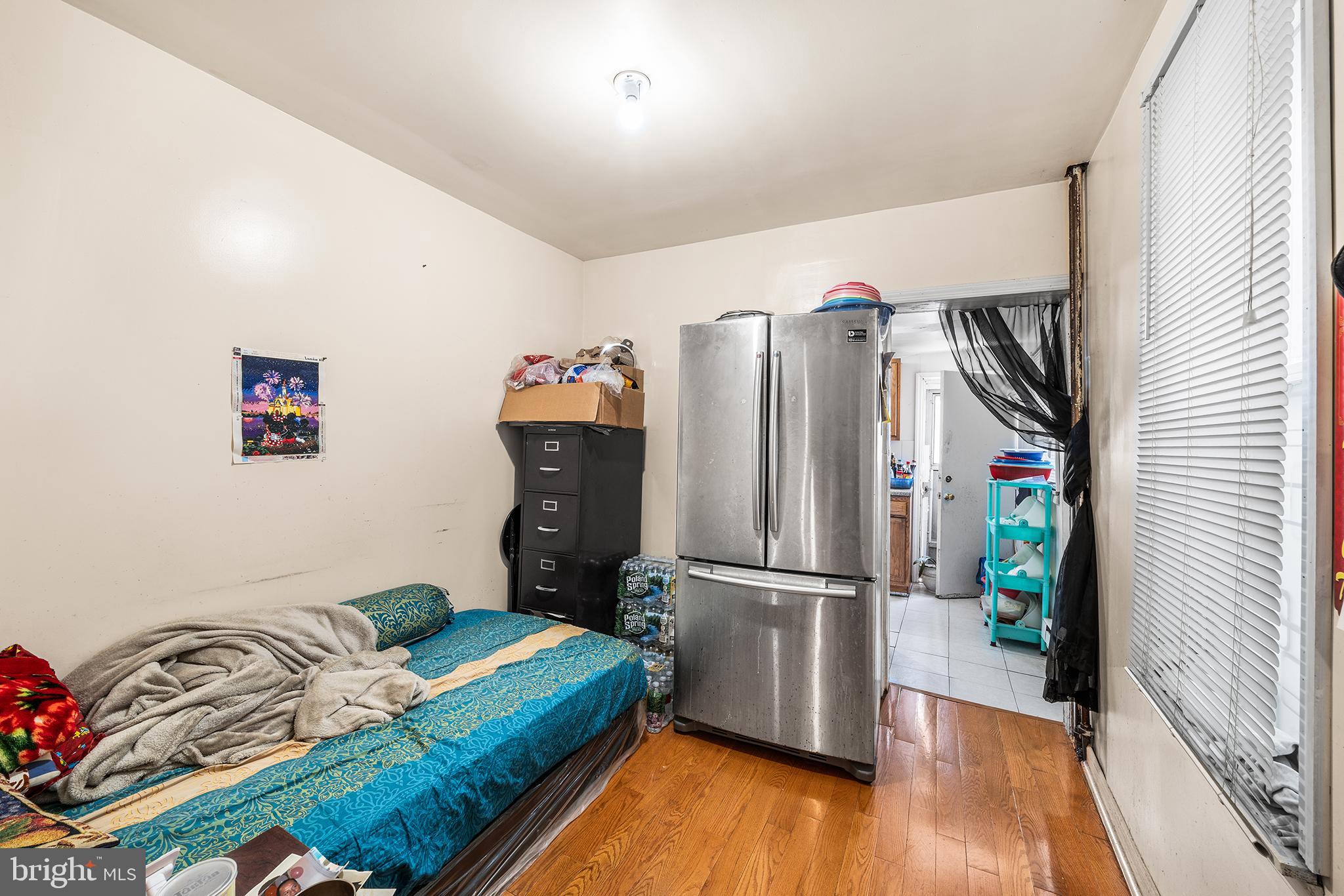 EAST KENSINGTON - Residential