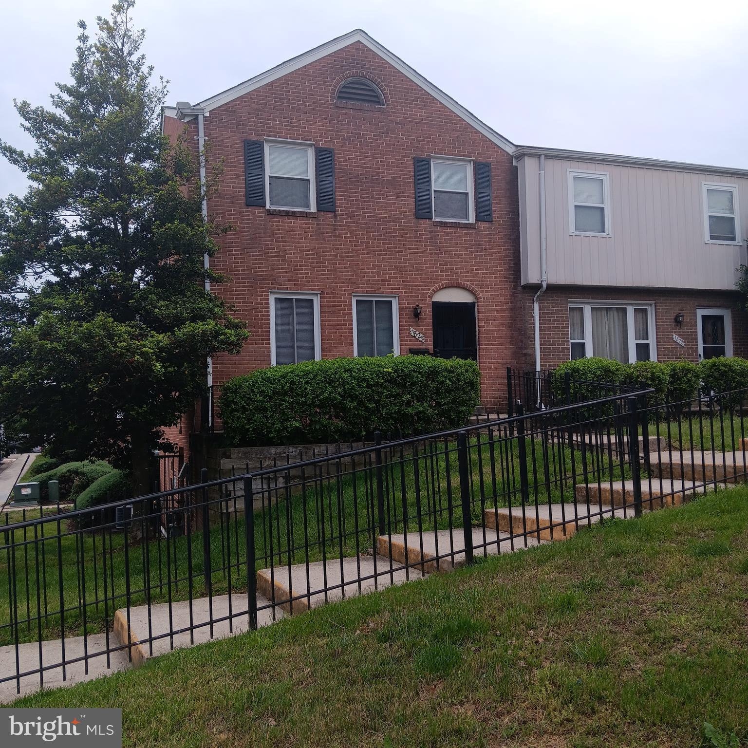 OLD TOWNE VILLAGE CONDOMINIUMS - Residential