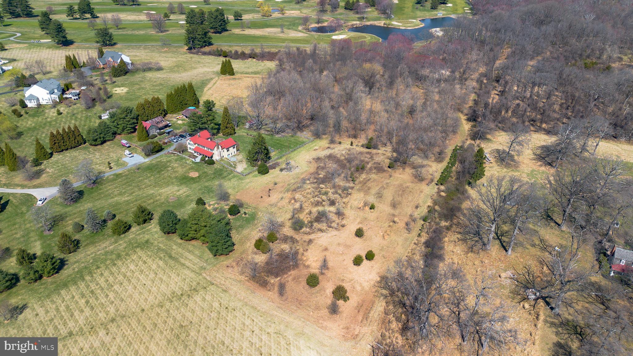 GOLF ESTATES - Land