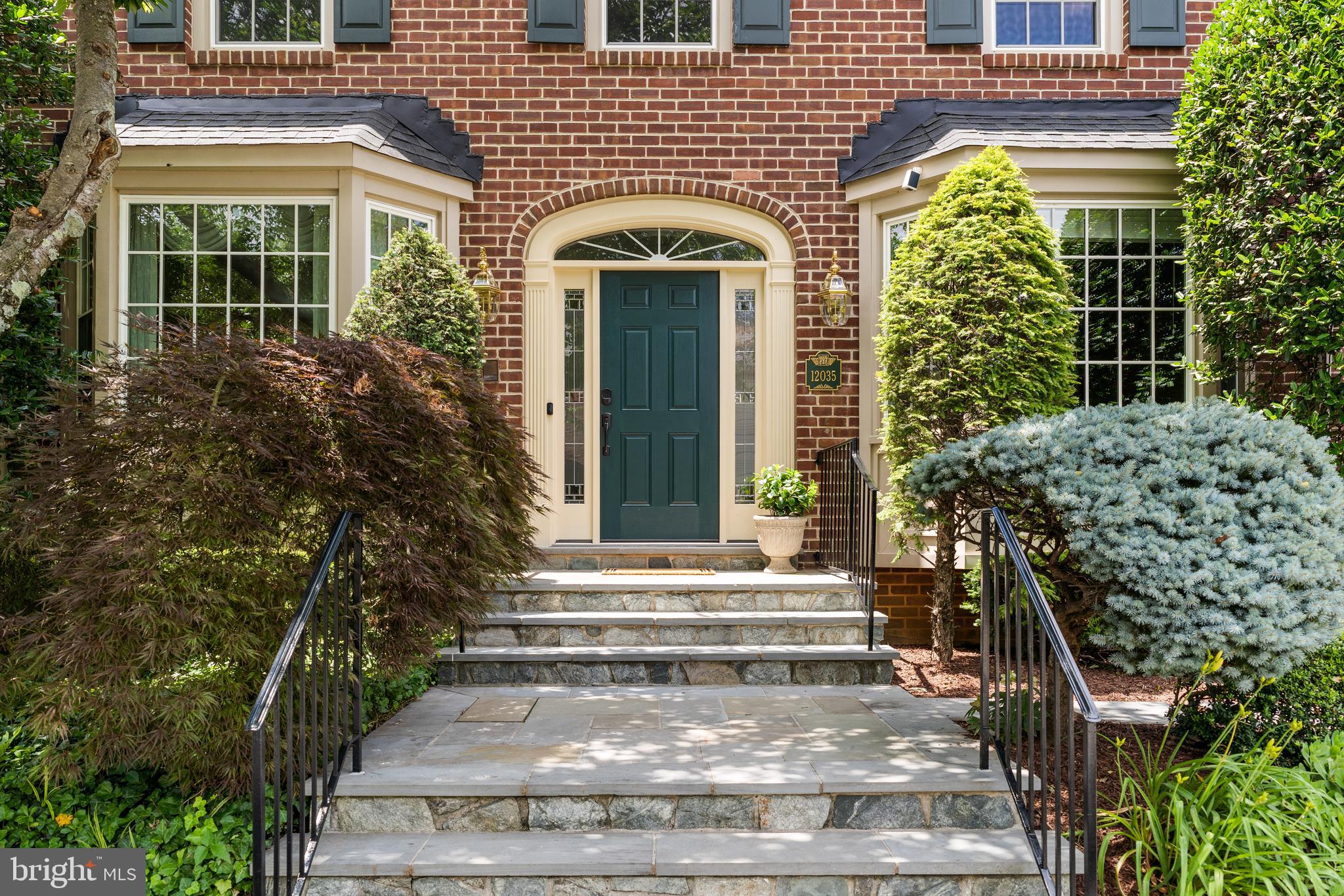 MONTROSE VILLAGE - Residential