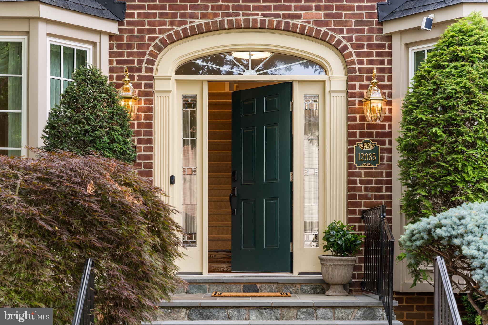 MONTROSE VILLAGE - Residential