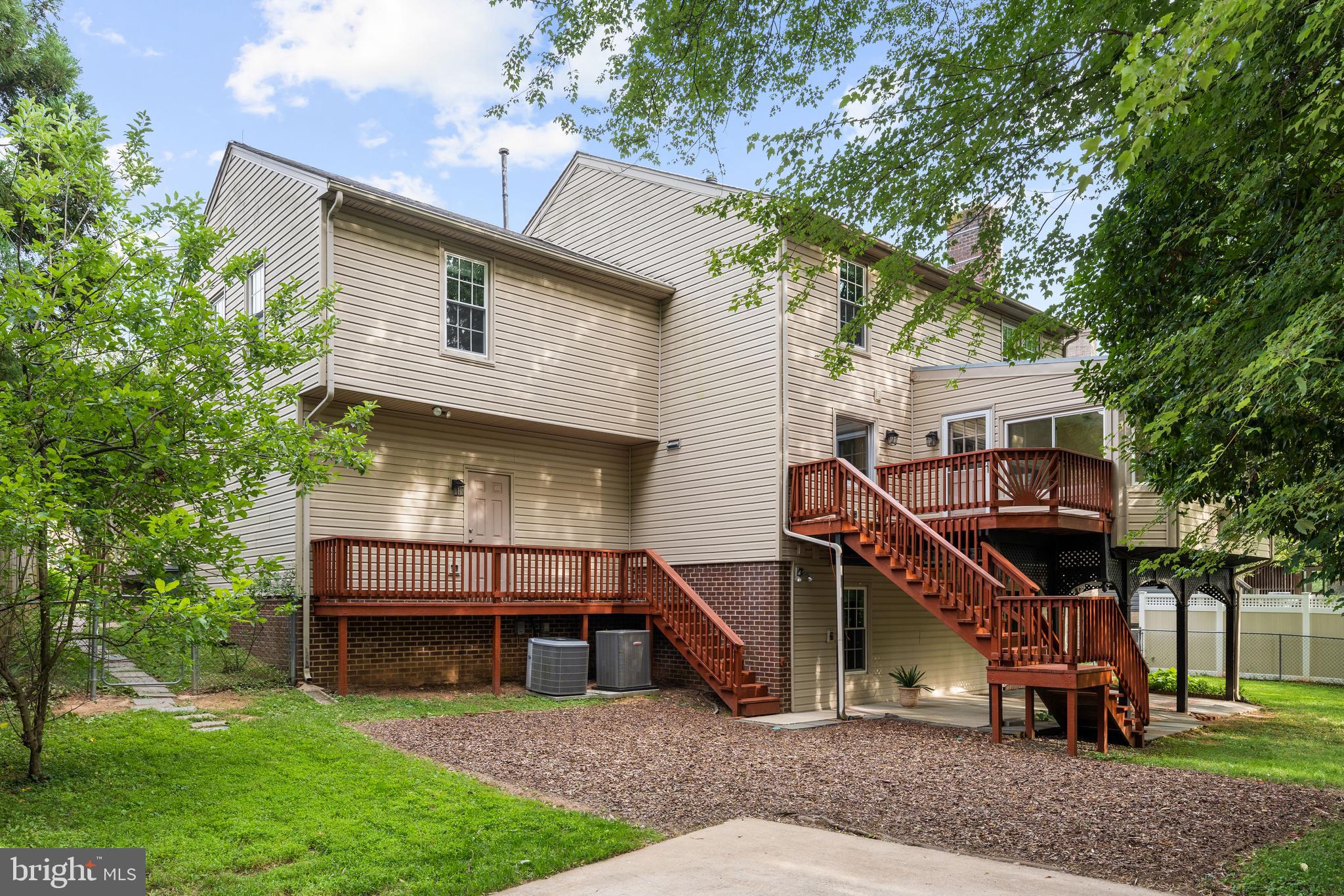 MONTROSE VILLAGE - Residential