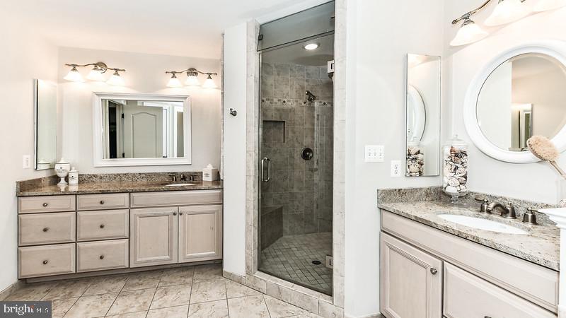 COUNTRY CLUB HILLS - Residential