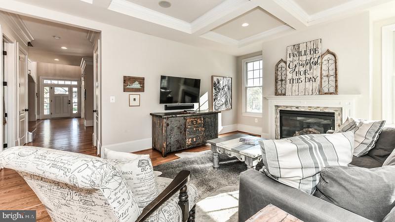 COUNTRY CLUB HILLS - Residential