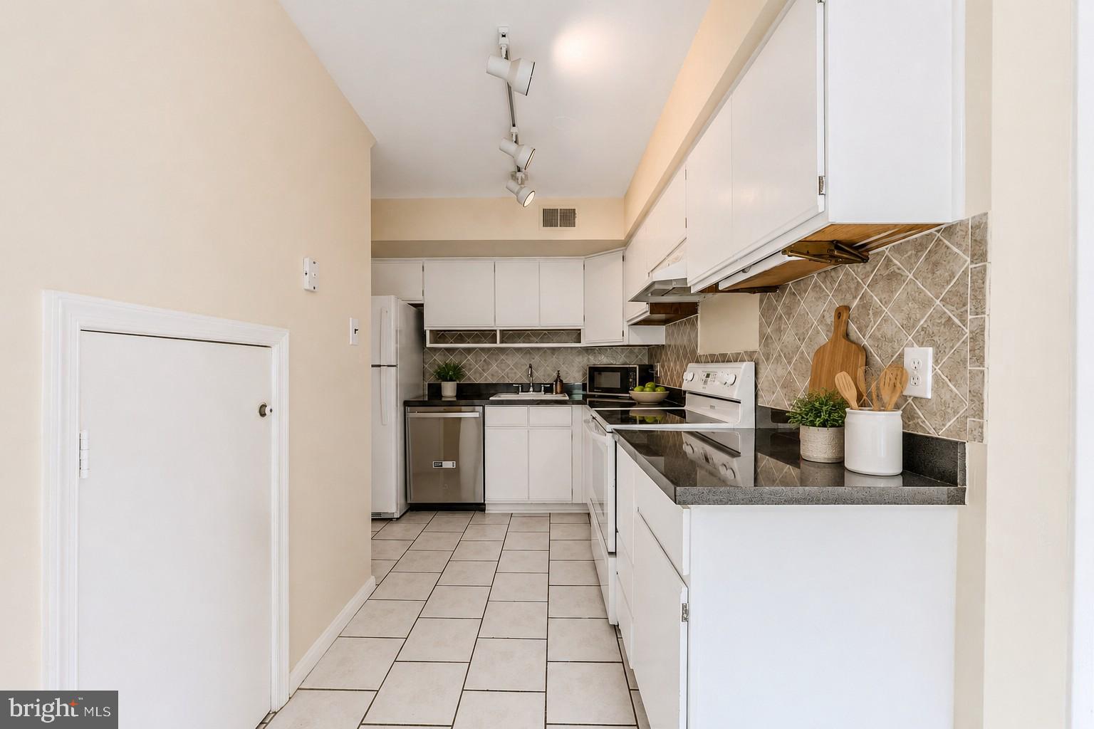 TERRACE TOWNHOUSES OF ANNANDALE - Residential