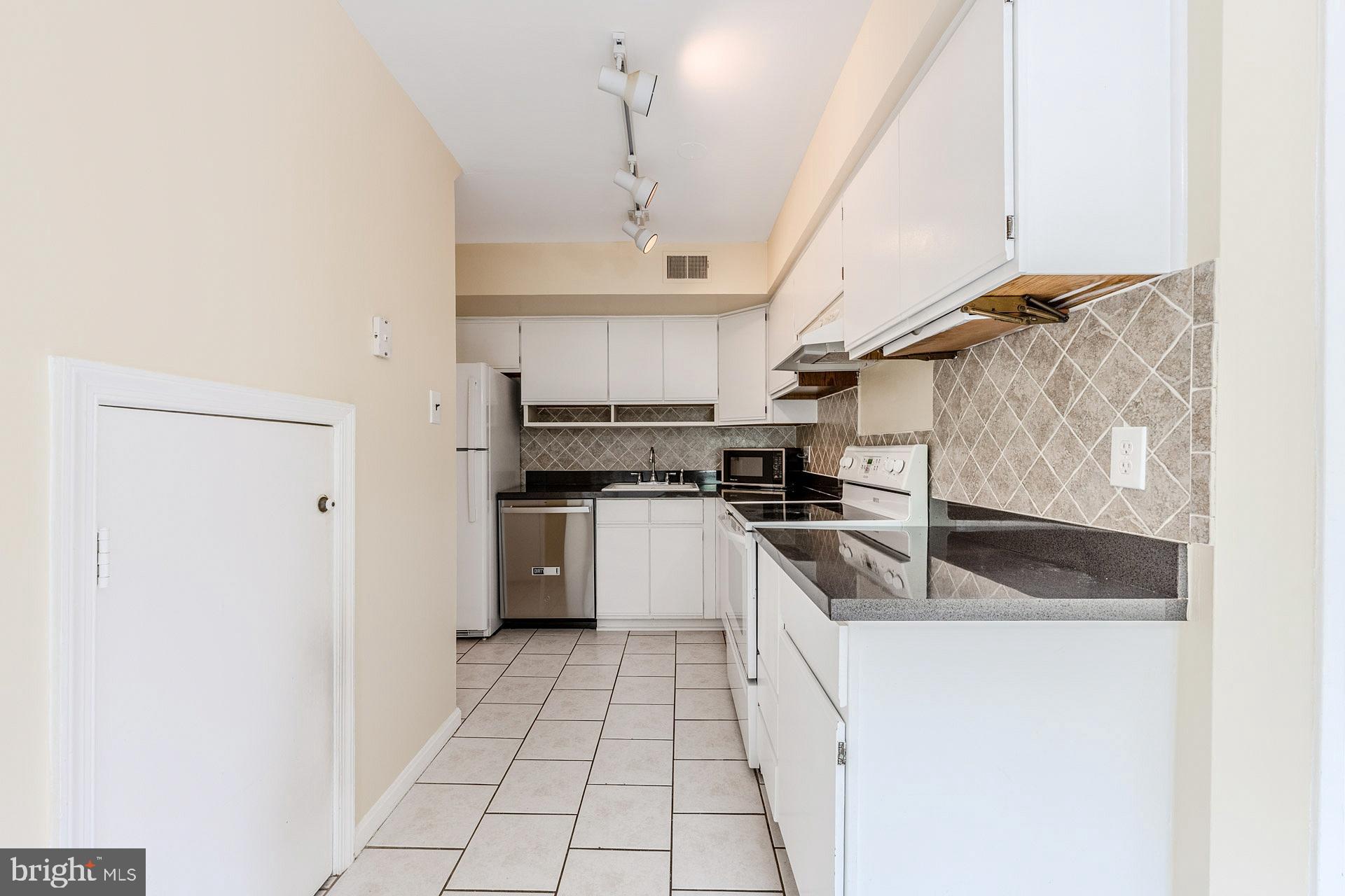 TERRACE TOWNHOUSES OF ANNANDALE - Residential
