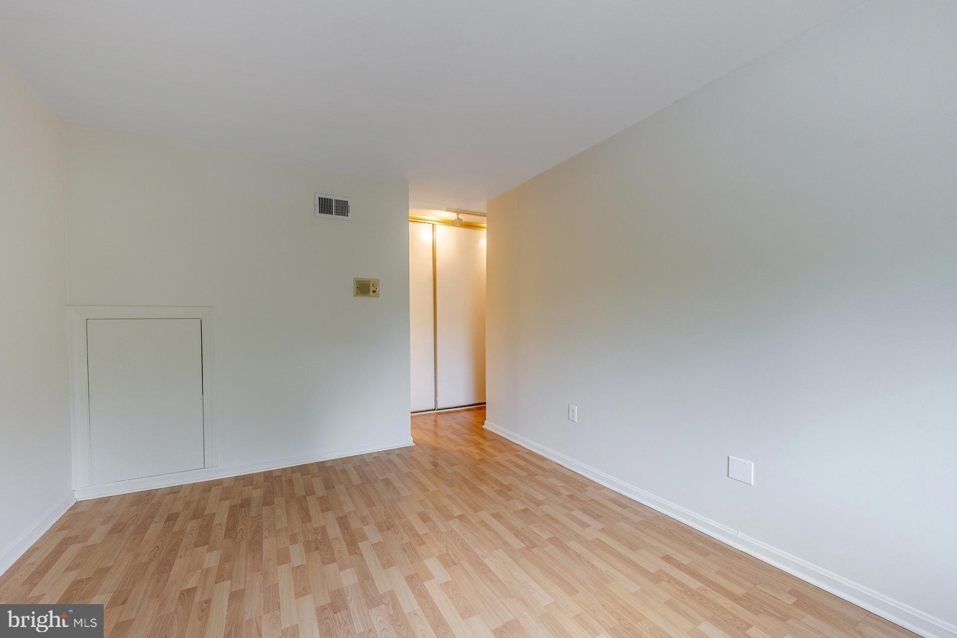 TERRACE TOWNHOUSES OF ANNANDALE - Residential