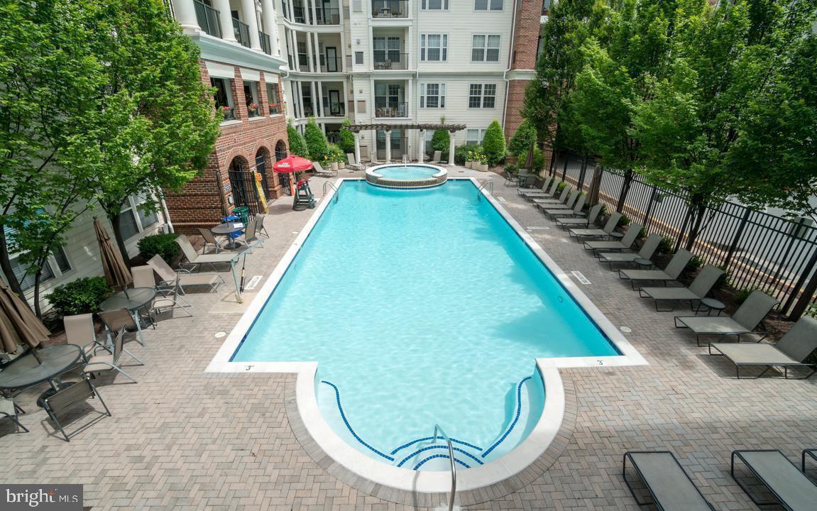 THE COLONNADE AT KENTLANDS - Residential