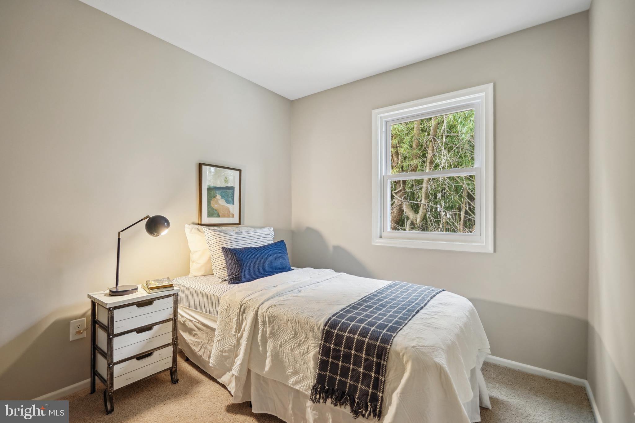 LAKE BRADDOCK - Residential