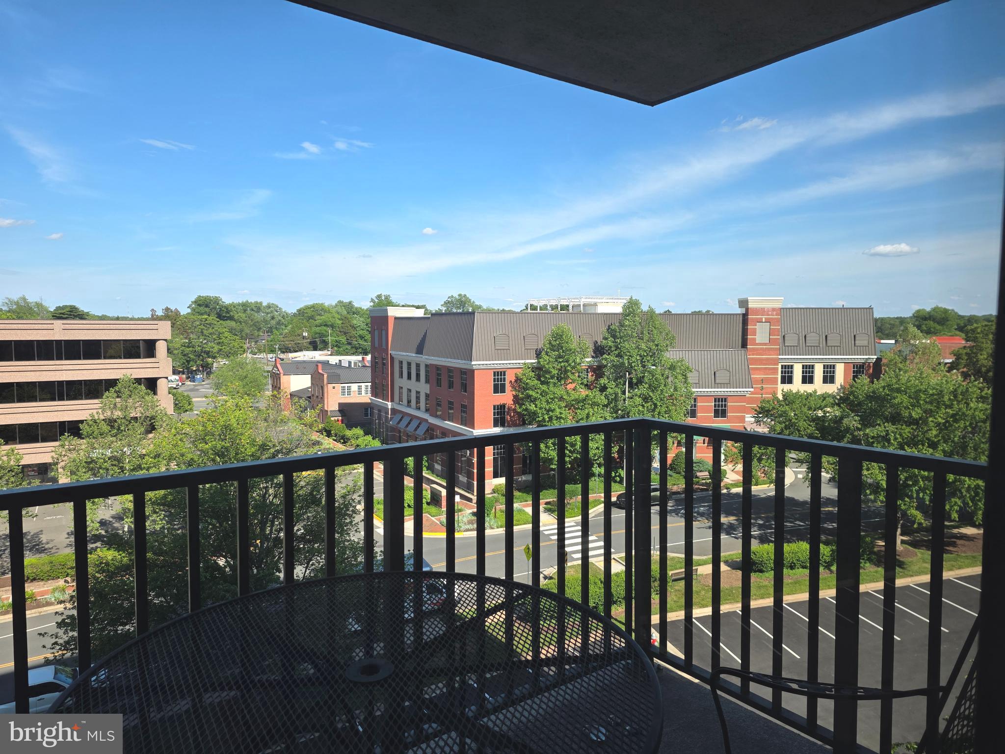 MCLEAN HOUSE NORTH - Residential