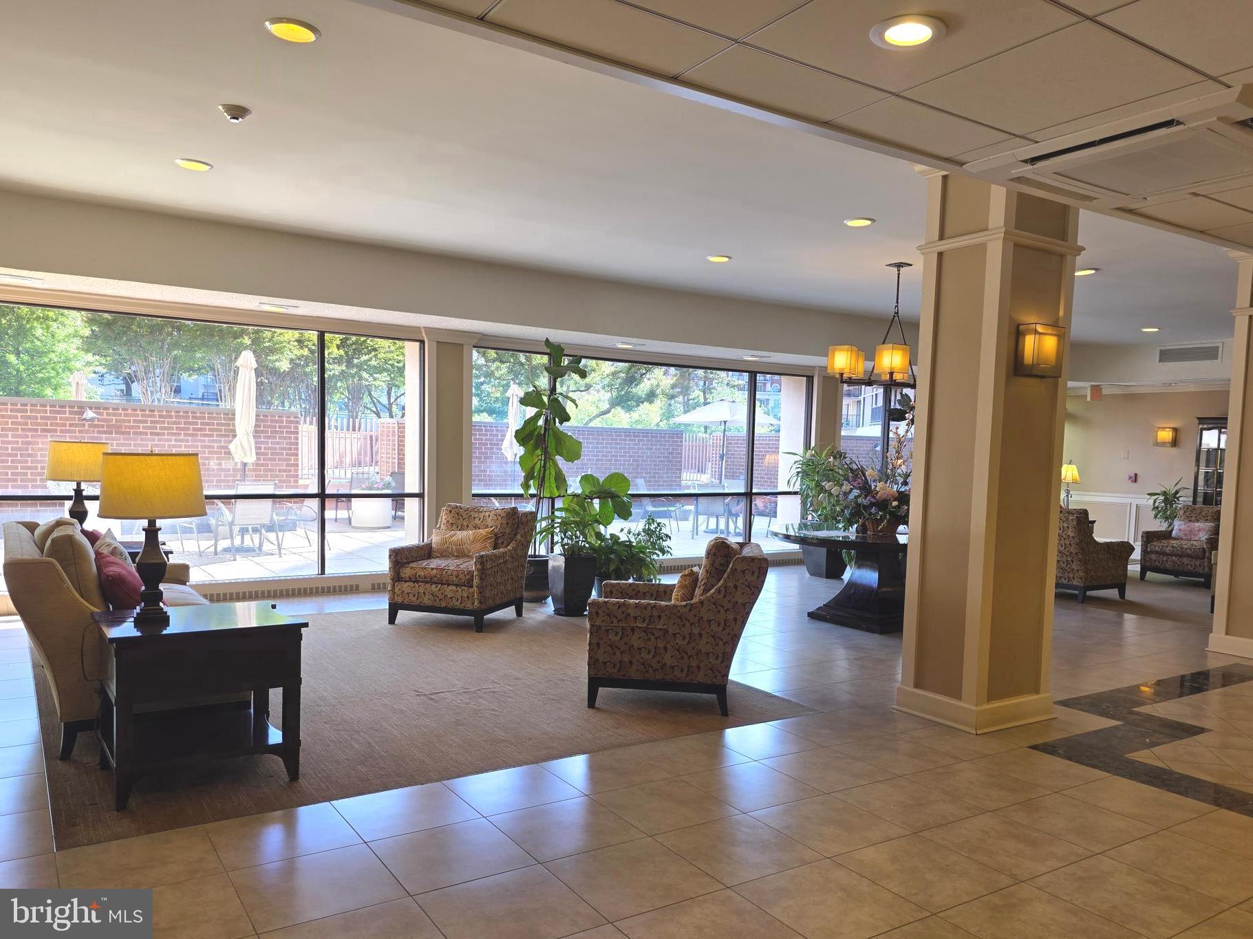 MCLEAN HOUSE NORTH - Residential
