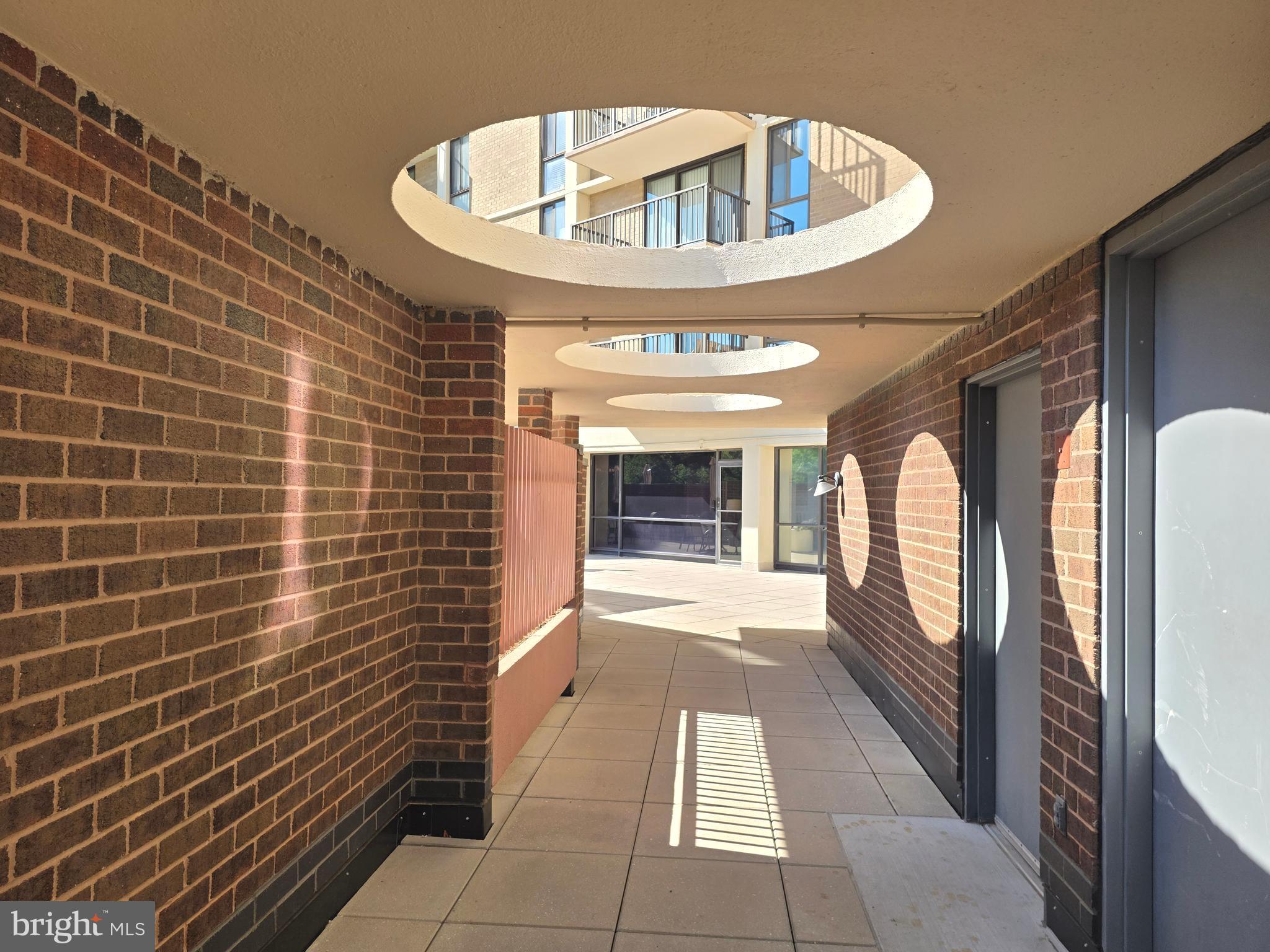 MCLEAN HOUSE NORTH - Residential
