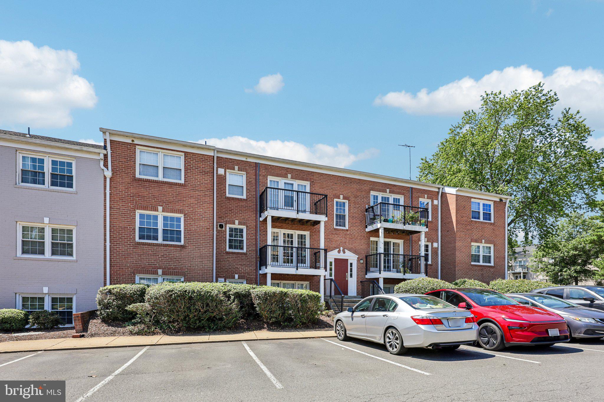 FOXCROFT COLONY CONDOS - Residential