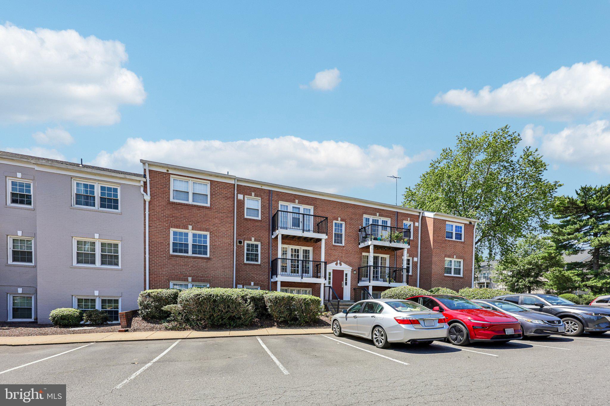 FOXCROFT COLONY CONDOS - Residential