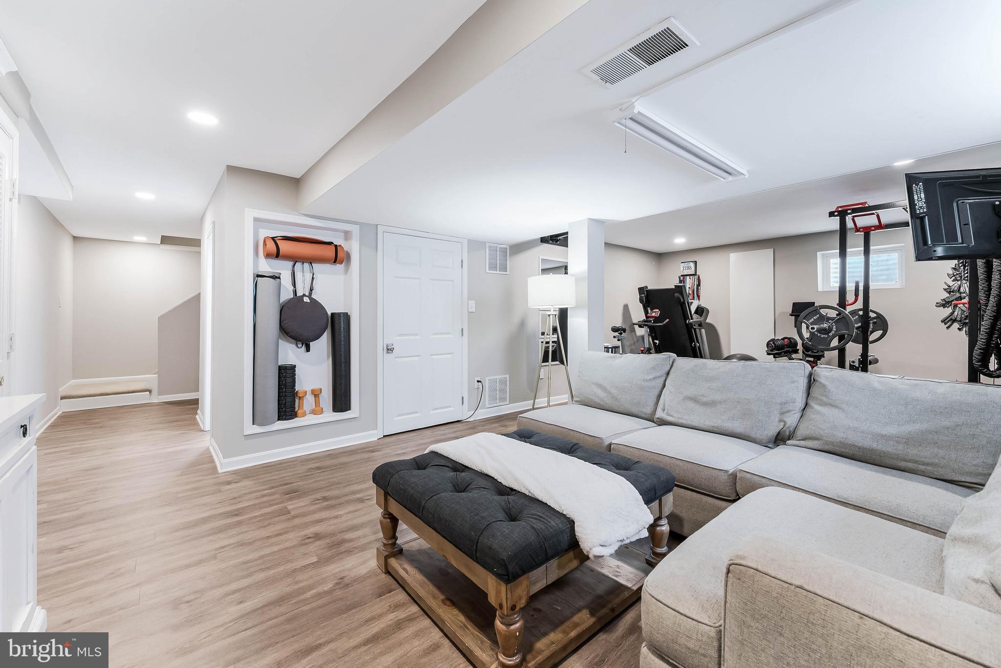 SIGNAL HILL - Residential