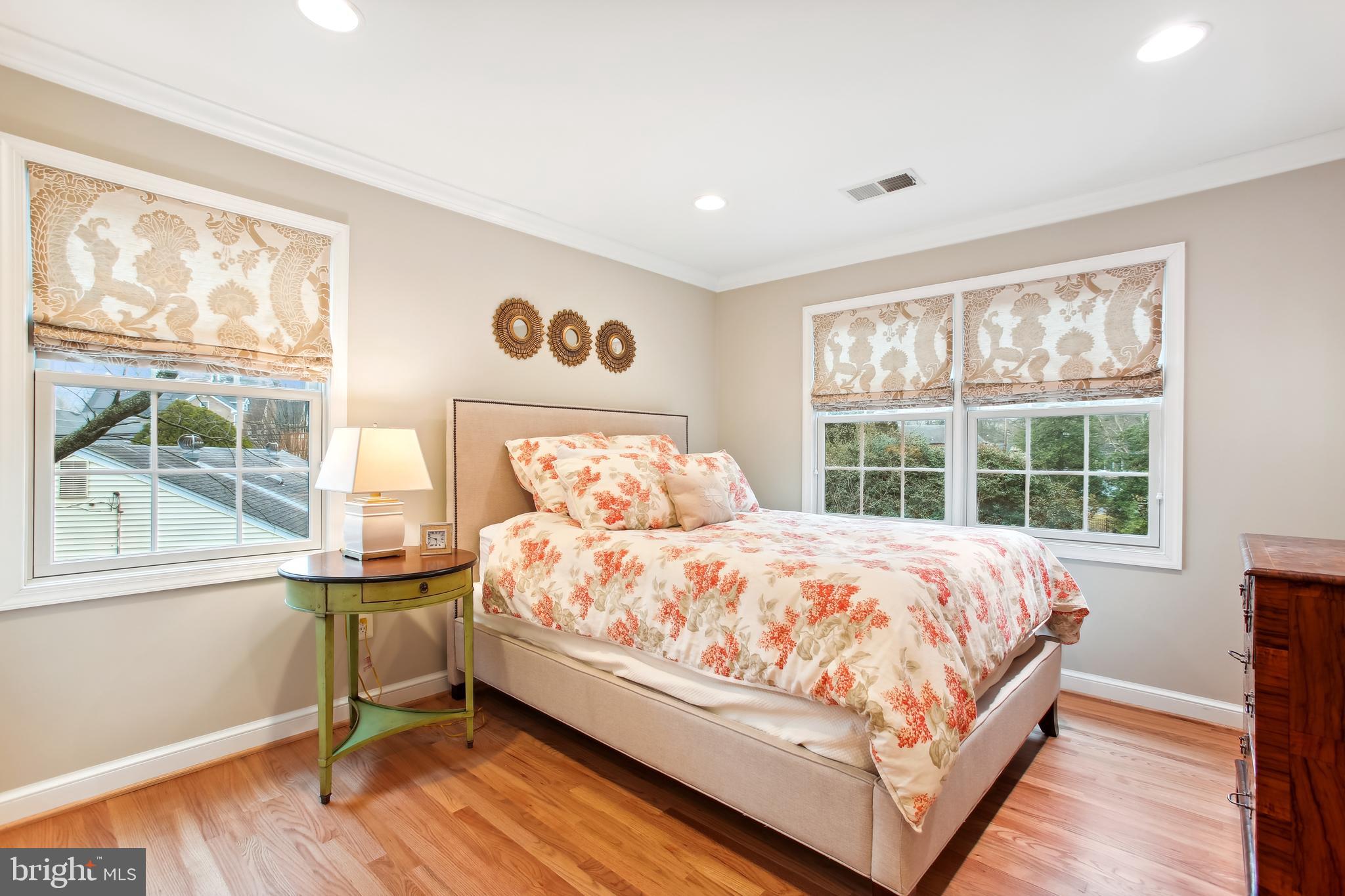 CRESCENT HILLS - Residential