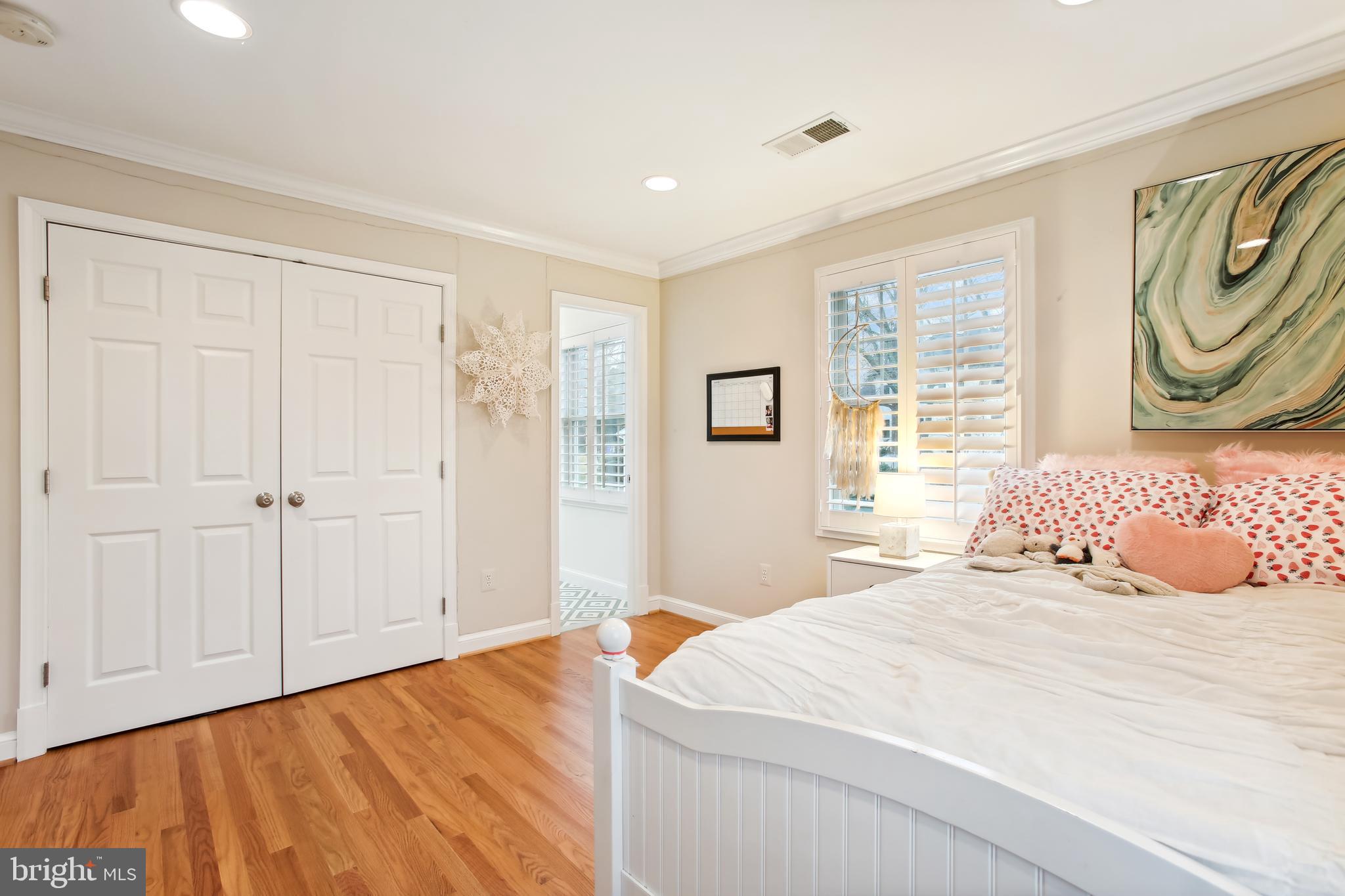 CRESCENT HILLS - Residential