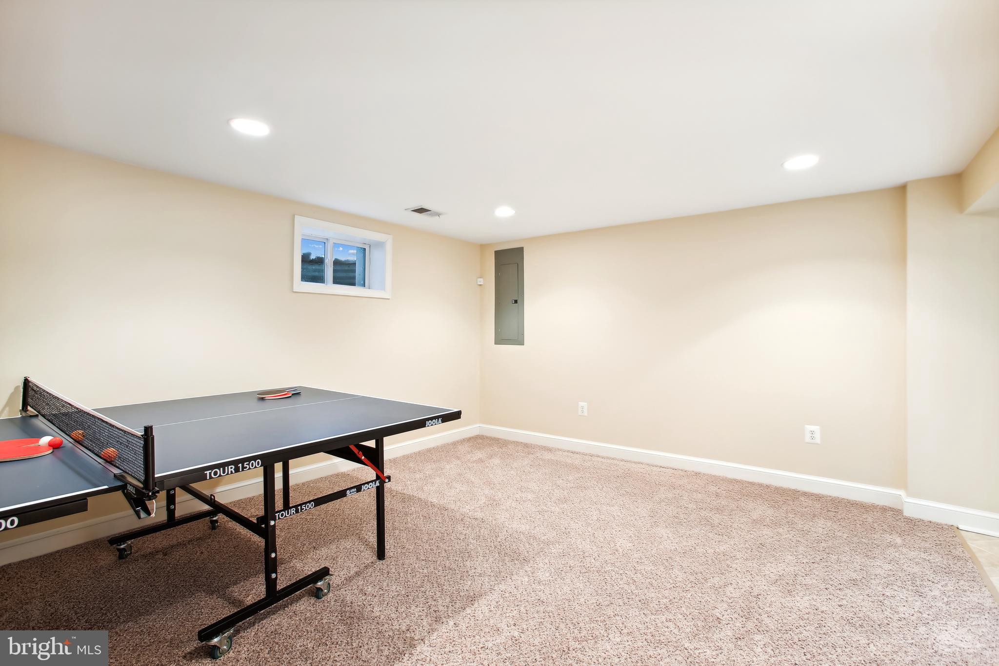 CRESCENT HILLS - Residential