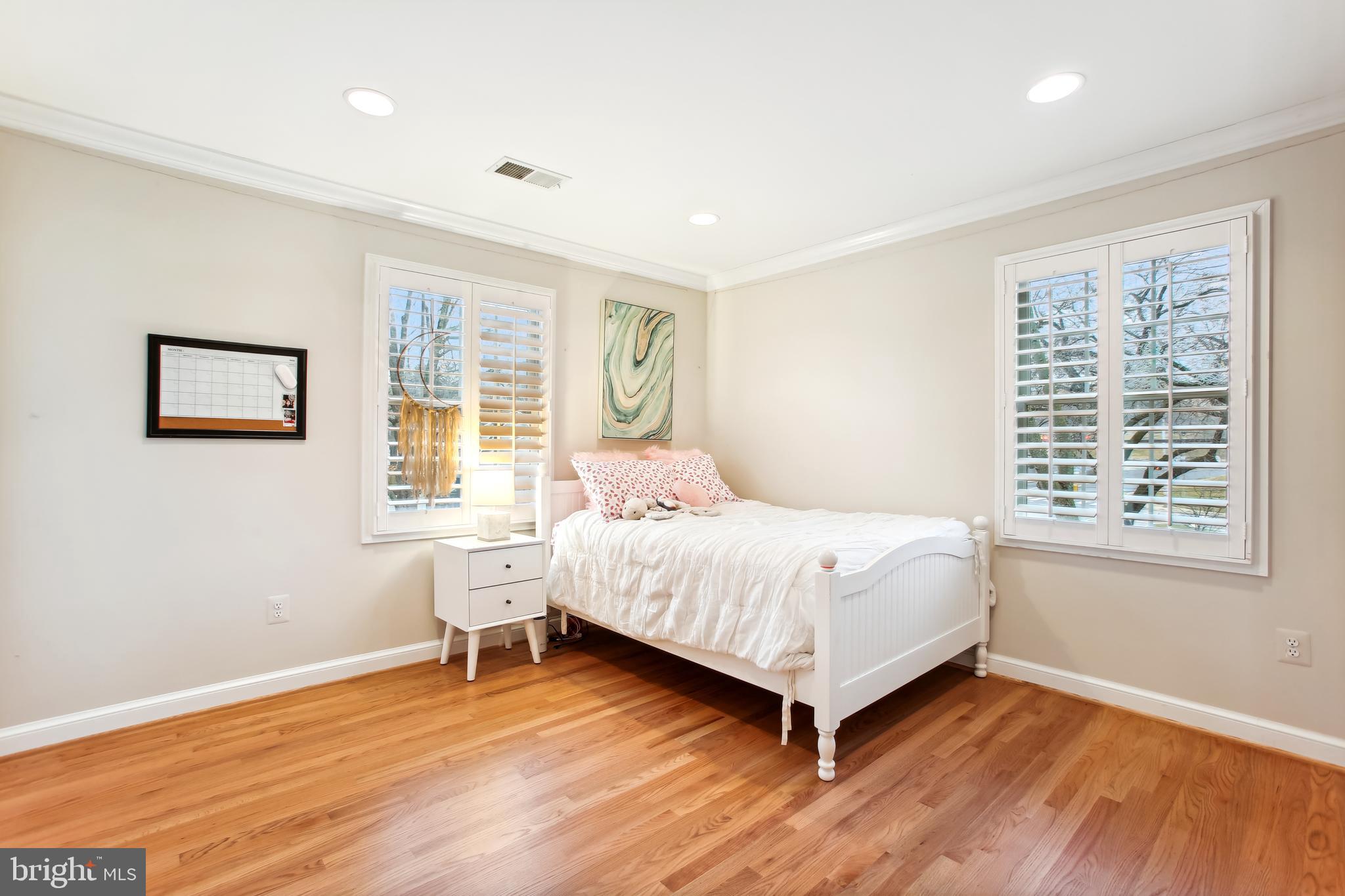 CRESCENT HILLS - Residential