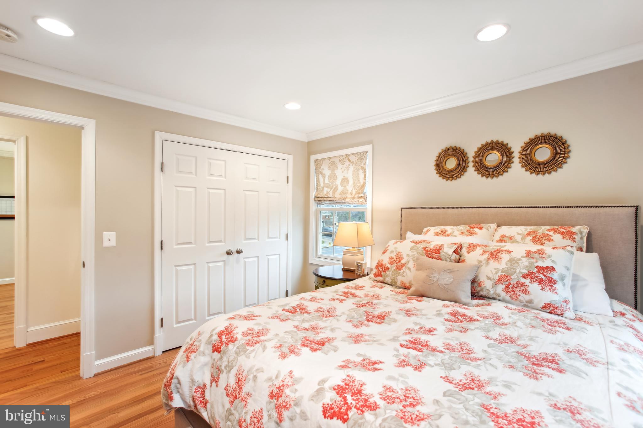 CRESCENT HILLS - Residential